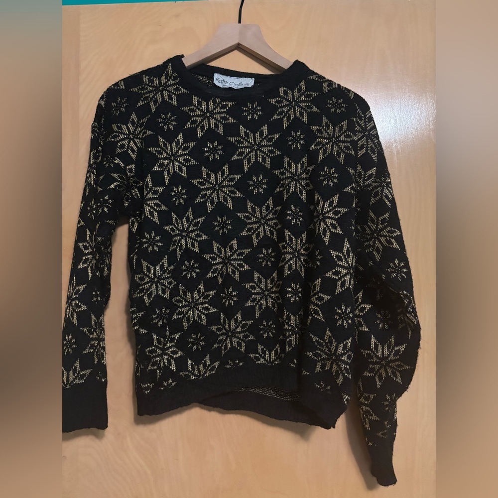 VINTAGE Black and Gold Snowflake Sweater size small-medium